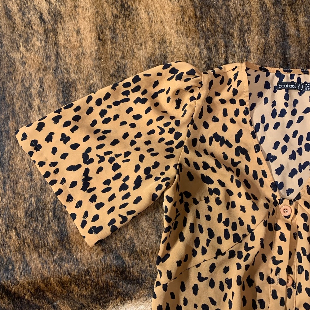Boohoo (P) size 0 Dalmatian print button up shift dress camel color - Picture 4 of 9